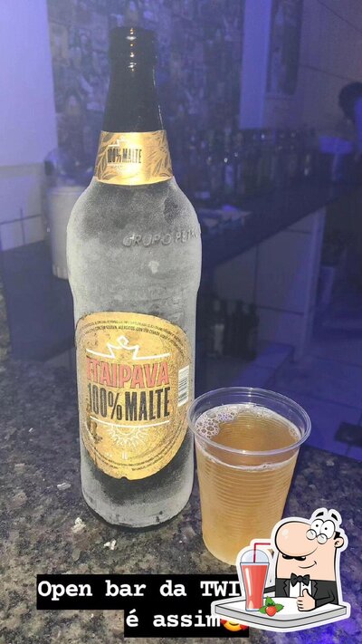 TWIST CLUB serve um número de bebidas
