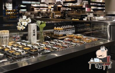 Siediti a un tavolo di Asia Deli
