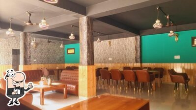 Check out how Applebee's Restaurant looks inside