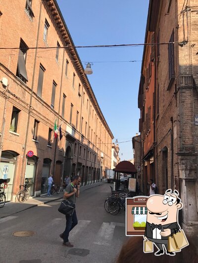 Guarda la parte esterna di Caffé Italiano