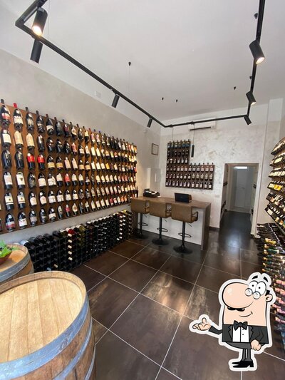 Siediti a un tavolo di Enoteca Ti.wine
